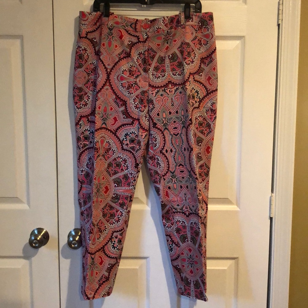 NWOT patterned ankle pants. Sz 18